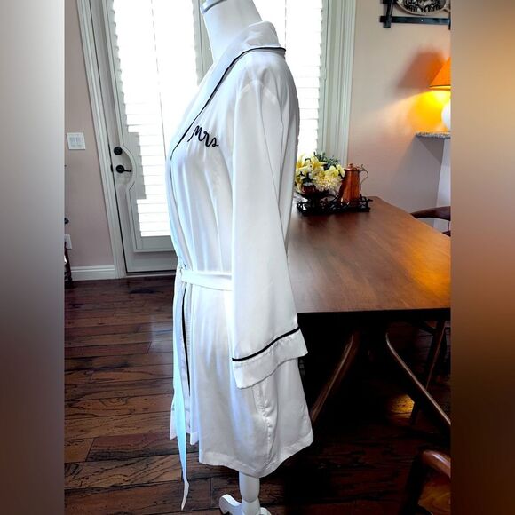 Kate Spade Satin Bridal Robe White Black Trim “Mrs.” Embroidered Belted M - Picture 9 of 10